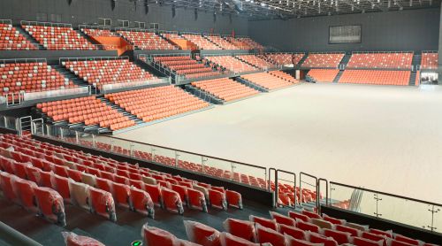 場(chǎng)館座椅的“骨骼”之謎：吹塑 vs 注塑，為何征途座椅選擇氣輔注塑？?